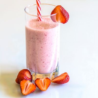 ÇİLEKLİ MİLKSHAKE